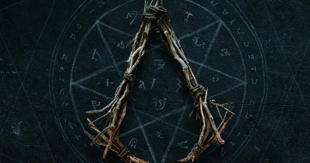 alt="Dark foggy forest with twisting wicker symbols hanging from trees representing Assassin's Creed Hexe"