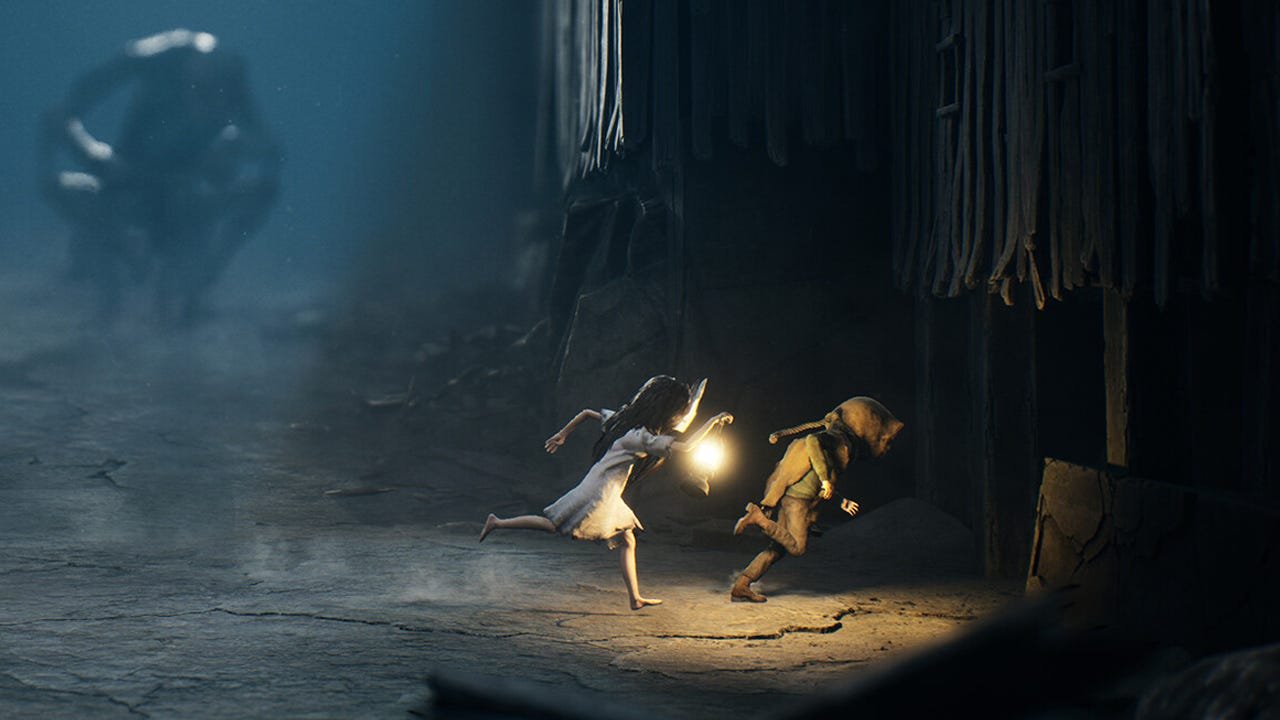 Atmospheric gameplay screenshot of two children in a small boat navigating a foggy, dark ocean in the horror game Reanimal.